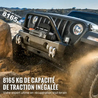 Véhicule tout-terrain tracté hors d'un passage boueux, capacité de traction de 8 165 kg annoncée