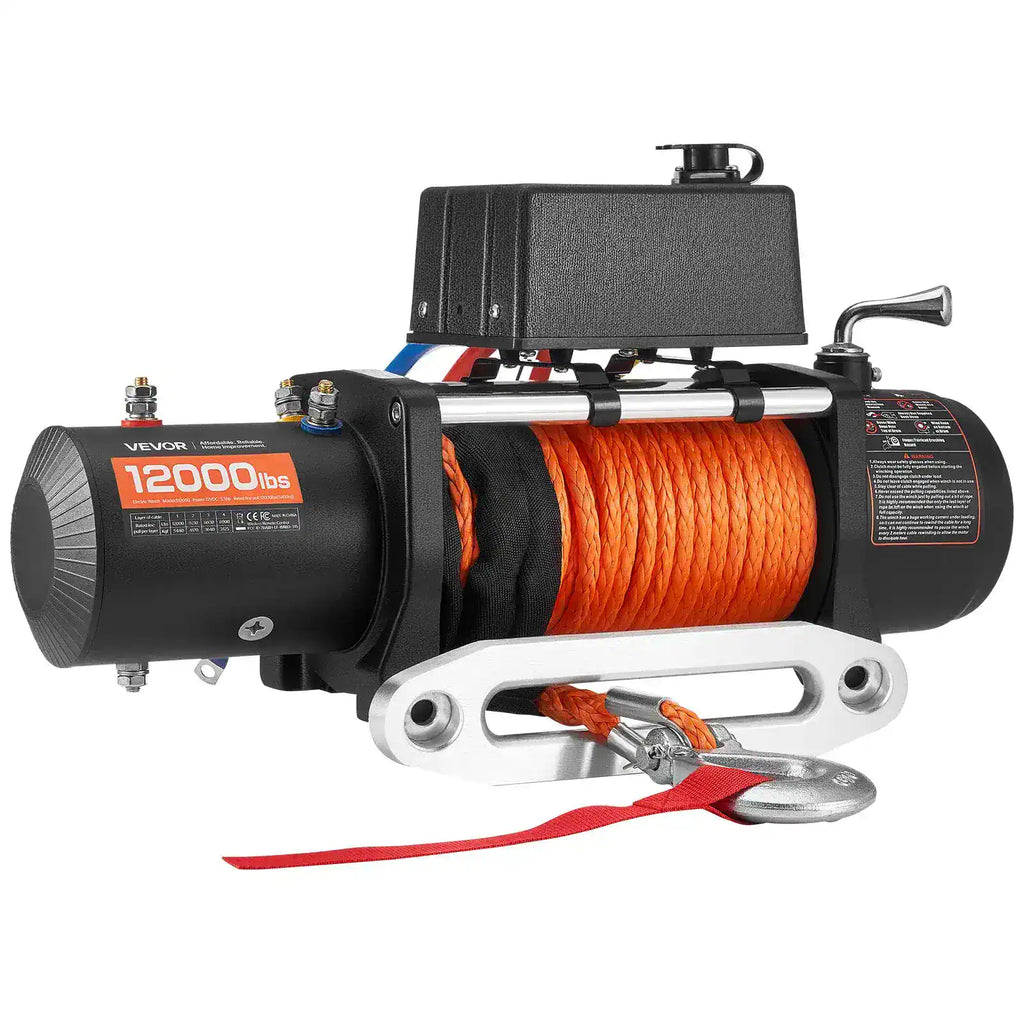 Treuil électrique 12000 lb vu de trois quarts avec guide-câble et corde synthétique orange