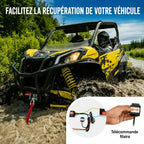 Buggy tracté hors d'un chemin herbeux à l'aide du treuil et de sa télécommande filaire